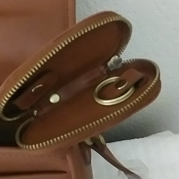 NWT Tan Handbag - Picture 6 of 9